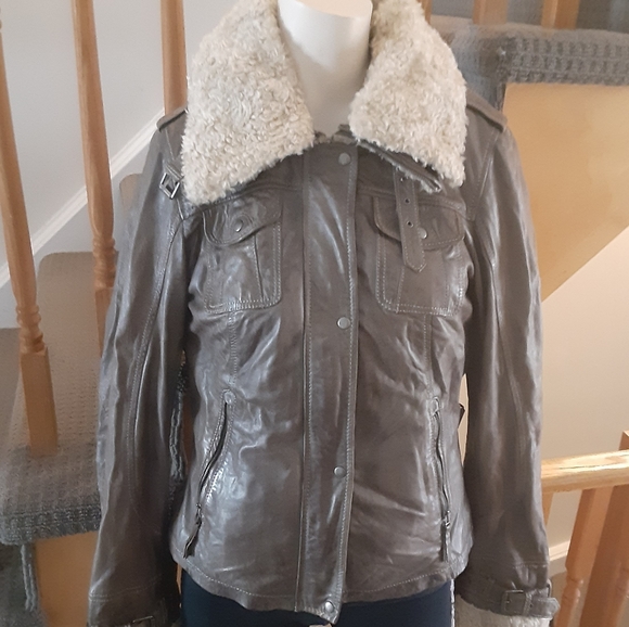 Danier Leather Bomber Jacket- Women's Size Small- Olive Green - Picture 4 of 9